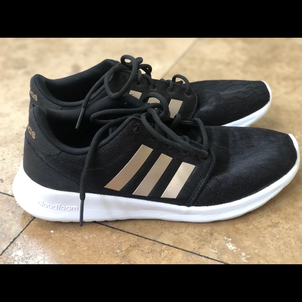 Women’s Adidas tennis shoes
